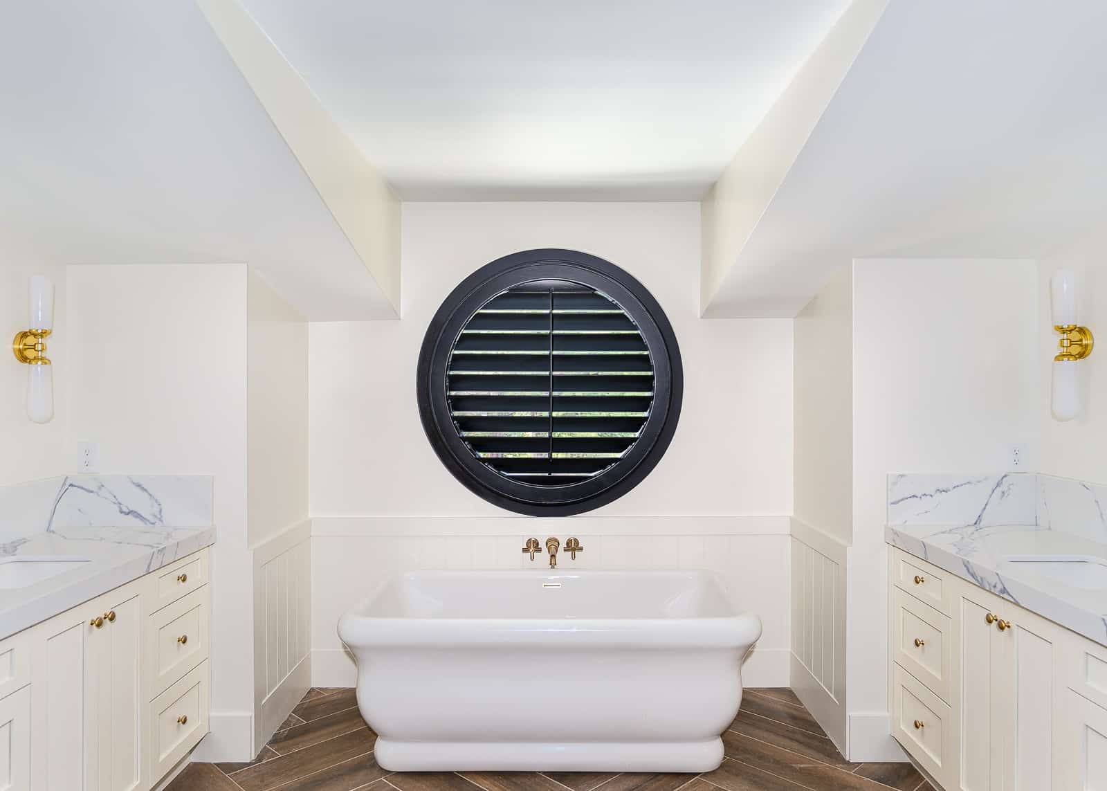 Black circular shutter in a modern bathroom